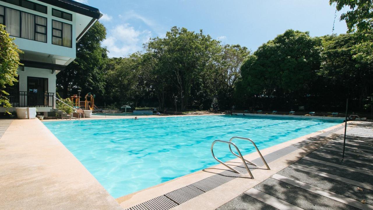 Reddoorz Premium @ Ouan'S The Farm Resort Lucena Exterior photo