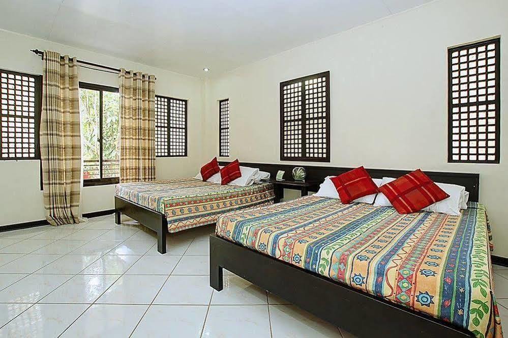 Reddoorz Premium @ Ouan'S The Farm Resort Lucena Exterior photo