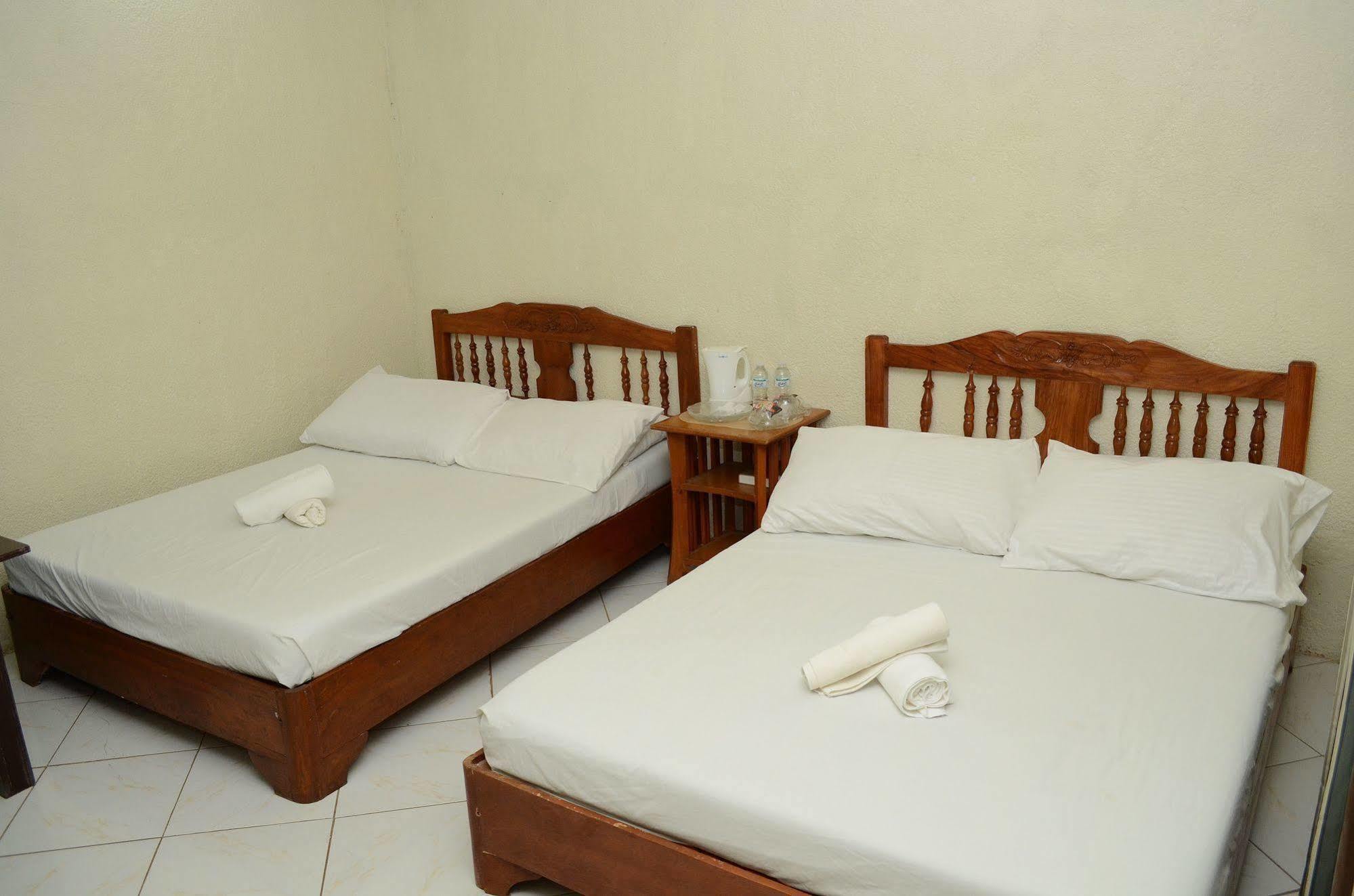 Reddoorz Premium @ Ouan'S The Farm Resort Lucena Exterior photo
