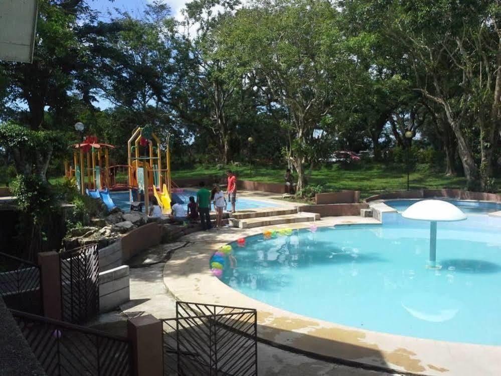 Reddoorz Premium @ Ouan'S The Farm Resort Lucena Exterior photo