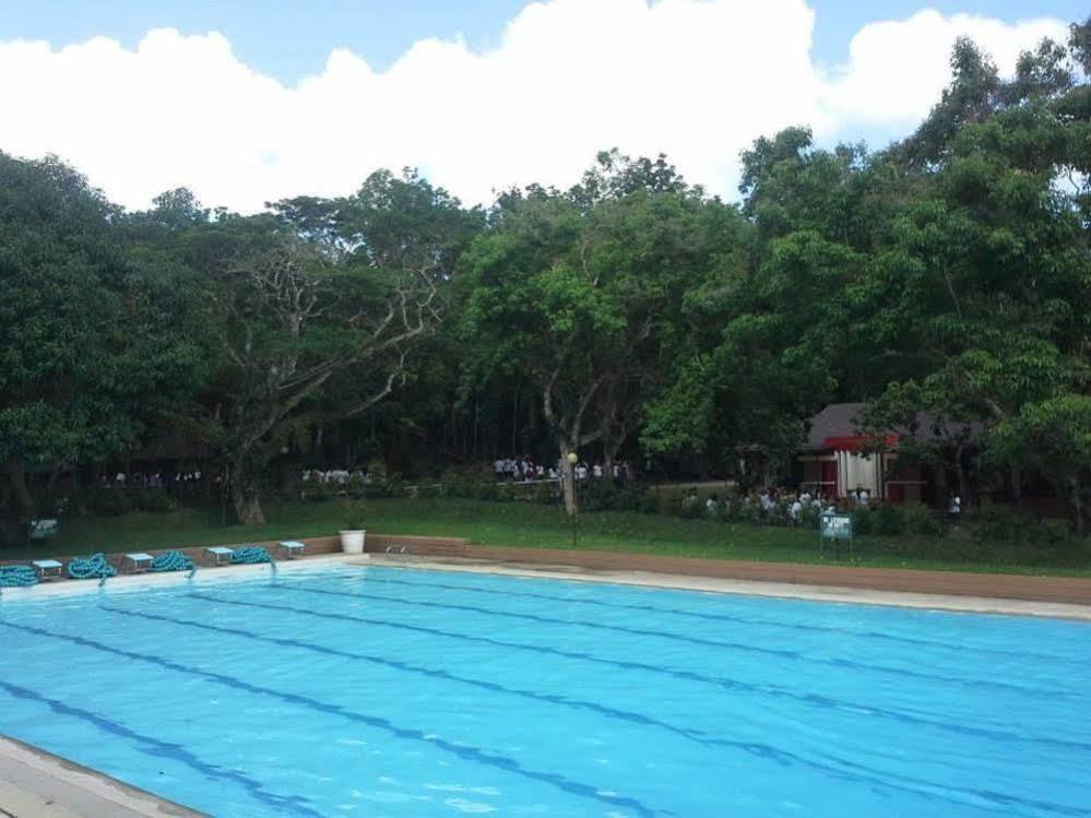 Reddoorz Premium @ Ouan'S The Farm Resort Lucena Exterior photo