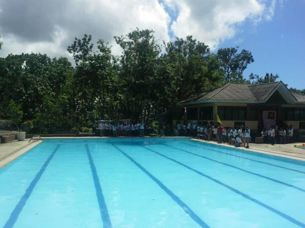 Reddoorz Premium @ Ouan'S The Farm Resort Lucena Exterior photo