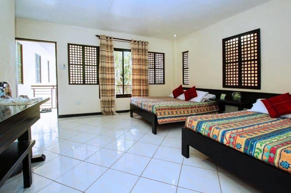 Reddoorz Premium @ Ouan'S The Farm Resort Lucena Exterior photo