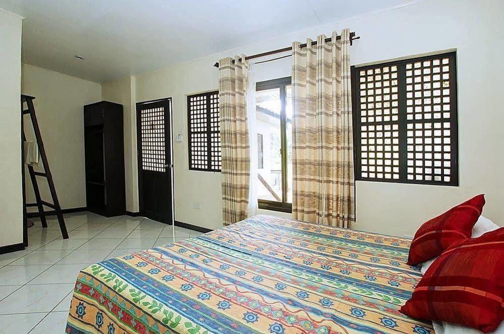 Reddoorz Premium @ Ouan'S The Farm Resort Lucena Exterior photo
