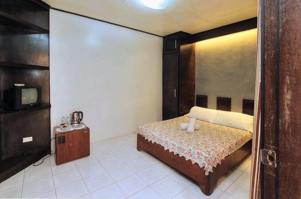 Reddoorz Premium @ Ouan'S The Farm Resort Lucena Exterior photo